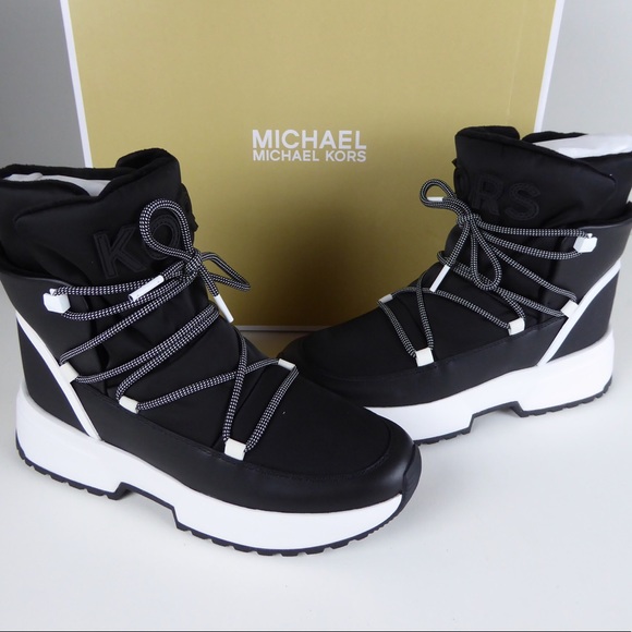 Michael Kors Cassia Leather Bootie Boots Black NIB - Picture 1 of 7